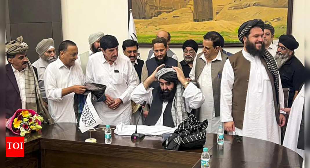 अफगान हिंदू और सिखों ने विदेश मंत्री मुत्ताकी से मुलाकात की; गुरुद्वारों और मंदिरों के जीर्णोद्धार और रखरखाव का आग्रह | भारत समाचार