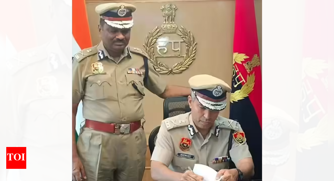 आईपीएस अधिकारी की आत्महत्या विवाद के बीच हरियाणा के डीजीपी शत्रुजीत कपूर को छुट्टी पर भेजा गया | भारत समाचार