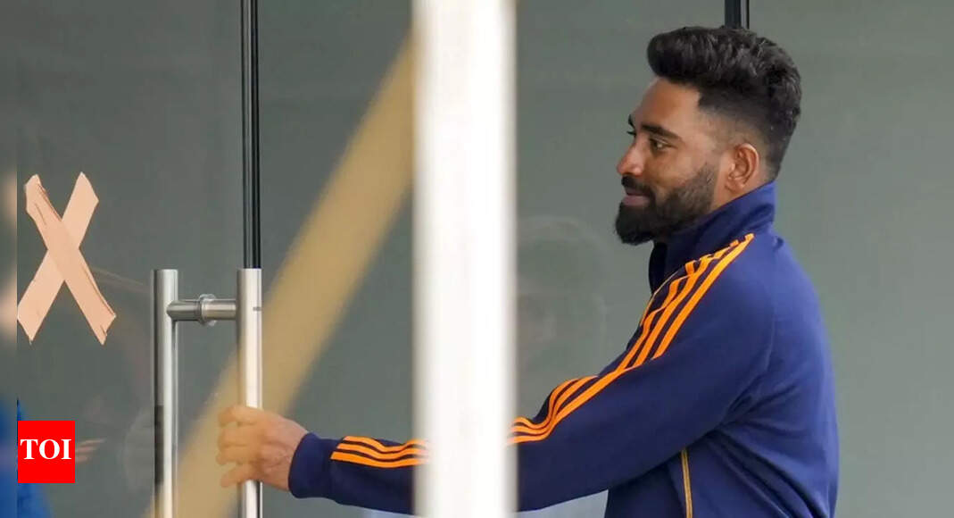 IND vs WI: लंबे स्पैल के बाद गिरे मोहम्मद सिराज, मिला ‘राजा जैसा’ इलाज – देखें फोटो | क्रिकेट समाचार