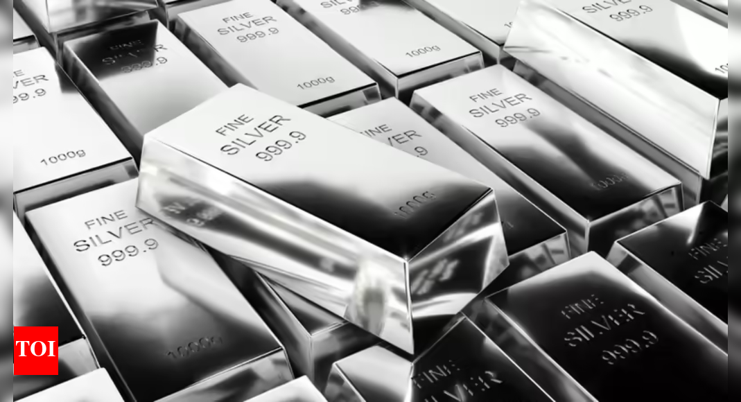 चांदी 1.8 लाख रुपये/किग्रा के करीब, सोना 1.3 लाख रुपये/10 ग्राम के करीब भारत समाचार