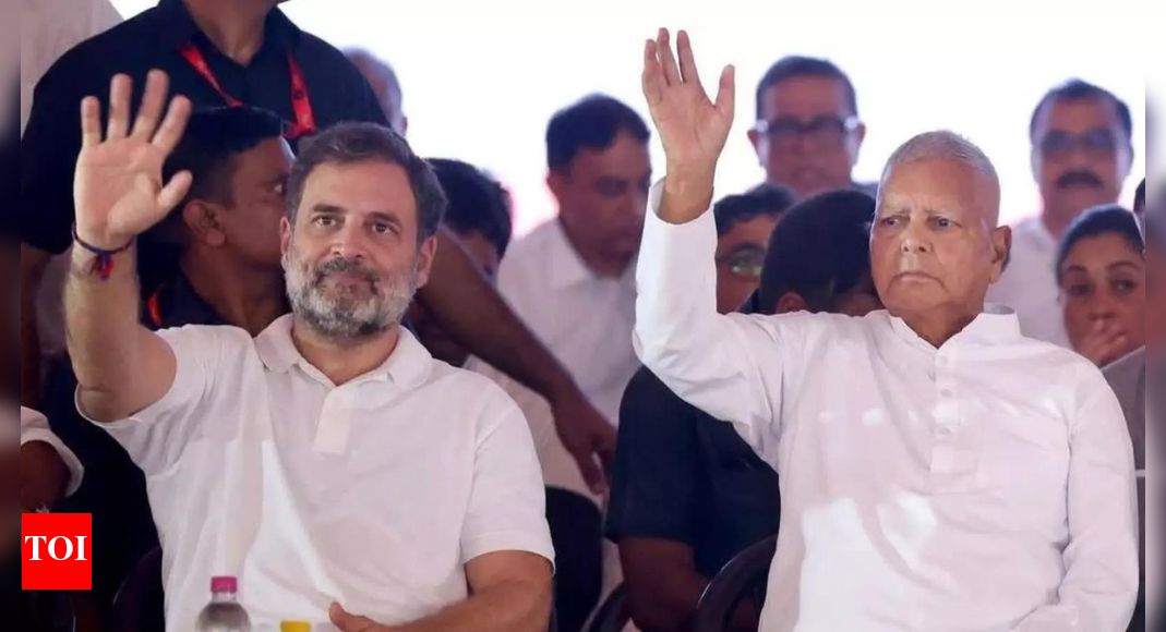 बिहार चुनाव: इंडिया ब्लॉक में सीट बंटवारे को लेकर विवाद के बीच लालू पहुंचे; राजद नेताओं को बांटे टिकट | भारत समाचार