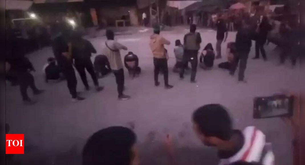 गाजा में कार्रवाई: हमास ने ‘सहयोगियों और अपराधियों’ की सार्वजनिक फांसी का वीडियो जारी किया; चार बंधकों के अवशेष इज़राइल लौटे