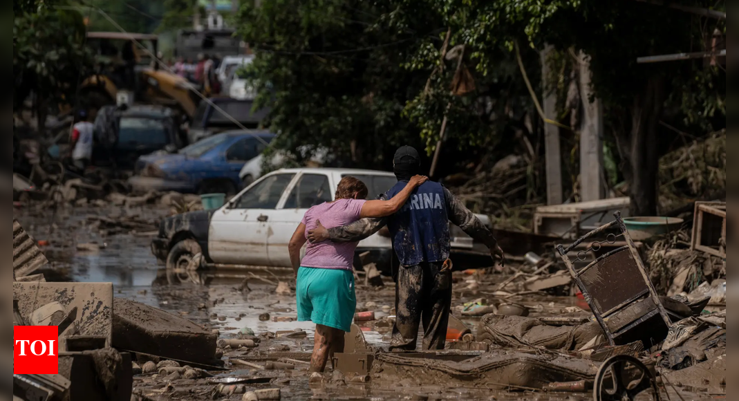 घातक भूस्खलन और बाढ़ ने मेक्सिको में 300 समुदायों को काट दिया