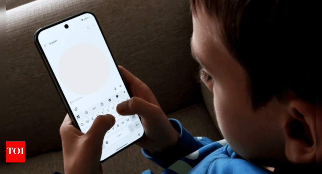 एन-शब्द, बलात्कार चुटकुले और ‘मैं हिटलर से प्यार करता हूं’: लीक हुए रिपब्लिकन समूह चैट से हजारों गंदे संदेशों का पता चलता है – यहां उन्होंने क्या कहा है