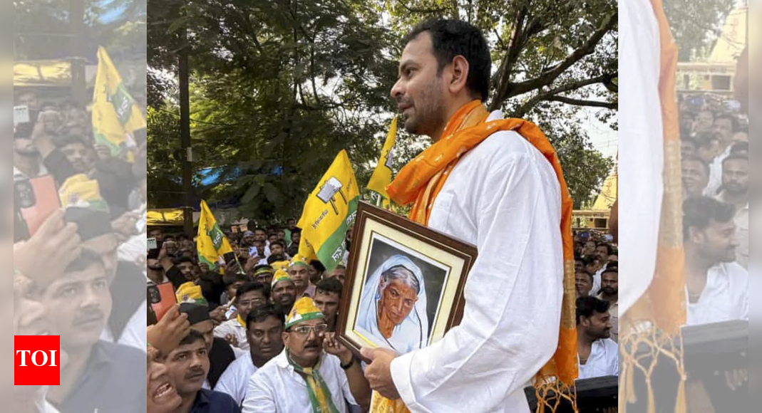 बिहार चुनाव: तेज प्रताप ने दादी की तस्वीर के साथ महुआ से नामांकन दाखिल किया; बहन रोहिणी ने उन्हें शुभकामनाएं दीं | भारत समाचार