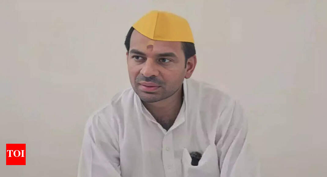 तेज महुआ लौटता है और दस्तावेज जमा करता है | पटना समाचार