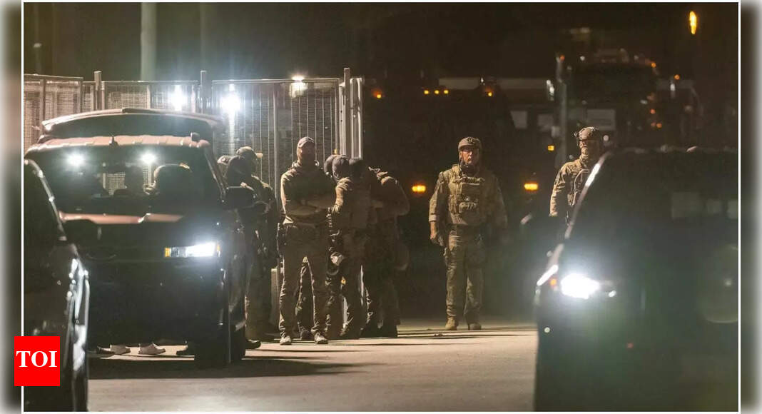 अमेरिकी अपील अदालत ने आप्रवासन विरोध के बीच नेशनल गार्ड को शिकागो भेजने के ट्रम्प के अनुरोध को रोक दिया