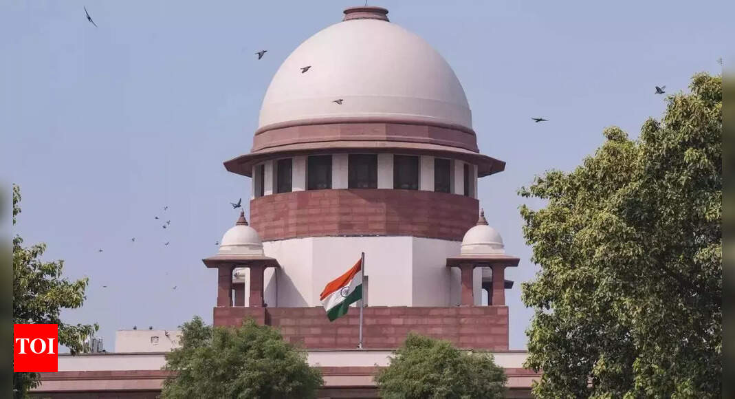 SC ने ‘डिजिटल गिरफ्तारी’ घोटाले का स्वत: संज्ञान लिया; जालसाजों ने महिला से 1 रुपये ऐंठने के लिए फर्जी हाई कोर्ट का आदेश दिया | भारत समाचार