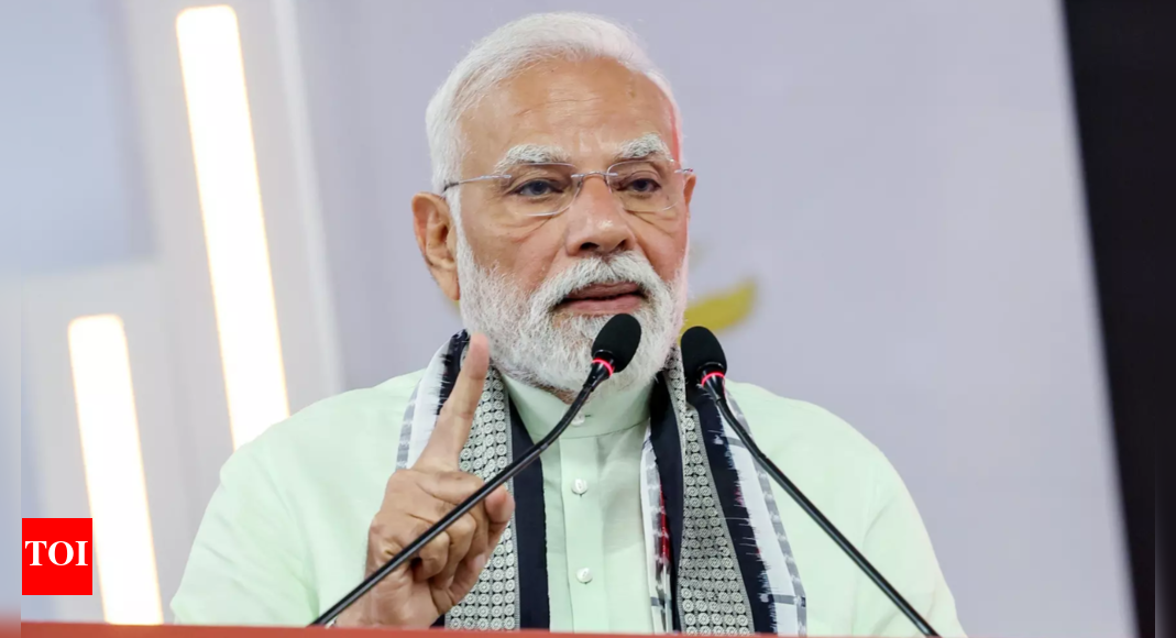 ‘सभी के सुख, समृद्धि और स्वास्थ्य के लिए प्रार्थना’: धनतेरस पर पीएम मोदी ने देशवासियों को शुभकामनाएं दीं; शाह और योगी को भी नमस्ते | भारत समाचार