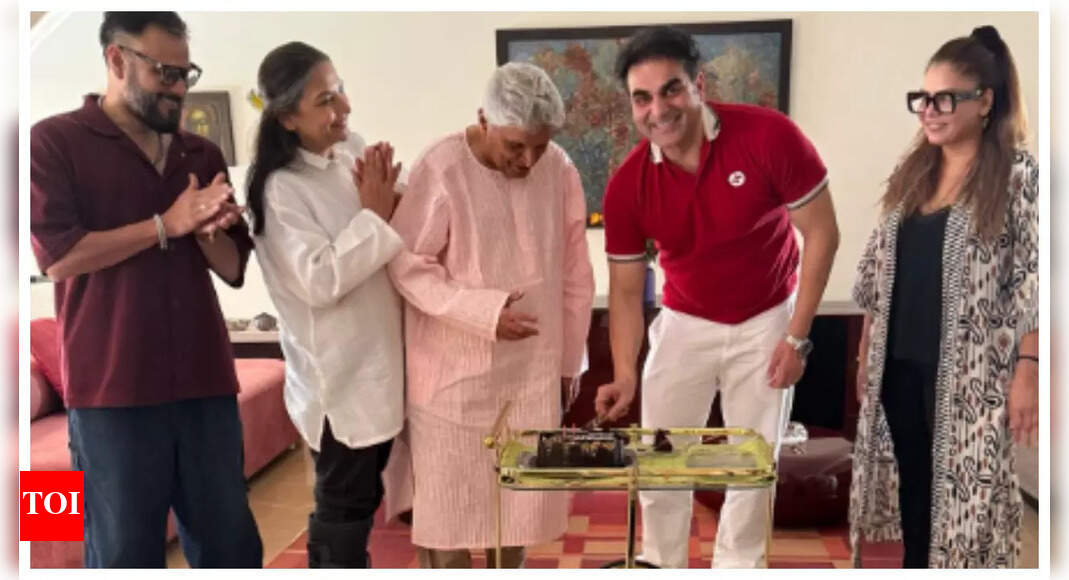 ‘वह आपको अपनी उंगलियों से नचाएंगी’: शबाना आजमी ने पिता अरबाज खान को उनकी नवजात बेटी सिपारा के बारे में चेतावनी दी | हिंदी मूवी समाचार