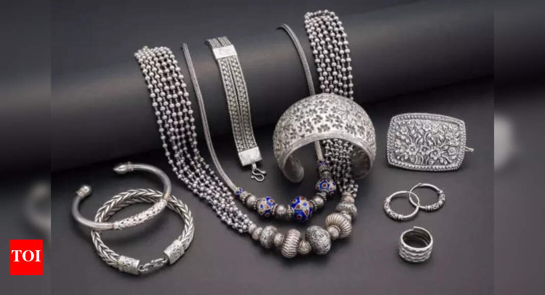 धनतेरस पर क्यों नहीं खरीदने चाहिए स्टील के बर्तन और आभूषण?