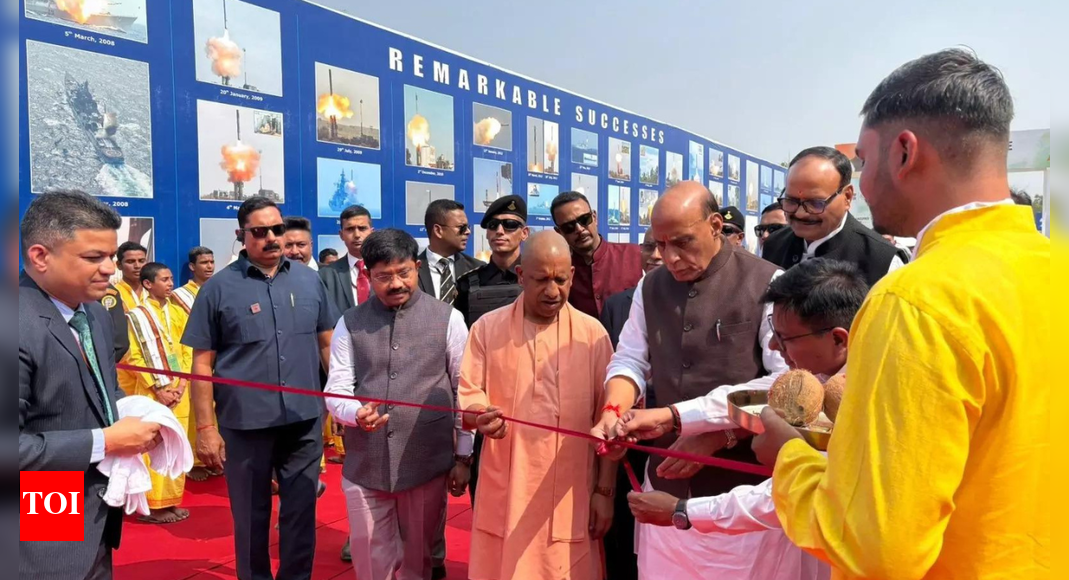 राजनाथ और योगी ने लखनऊ में निर्मित ब्रह्मोस मिसाइलों के पहले बैच का जिक्र किया | भारत समाचार