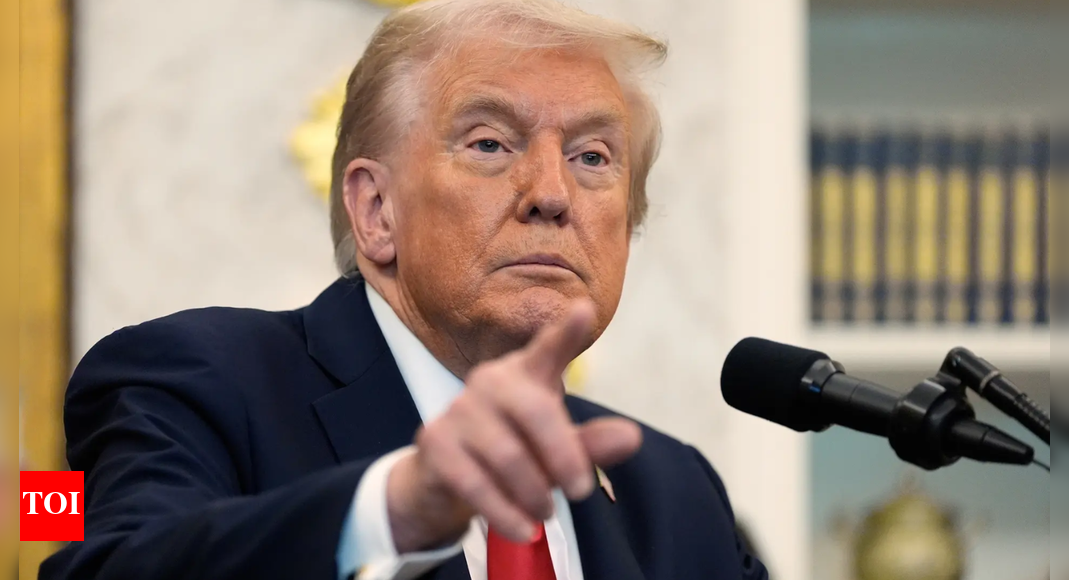 अमेरिकी सरकार में ठहराव: ट्रम्प ने इसे ‘लोकतांत्रिक शटडाउन’ कहा; विपक्ष पर आव्रजन उपायों को अवरुद्ध करने का आरोप लगाया