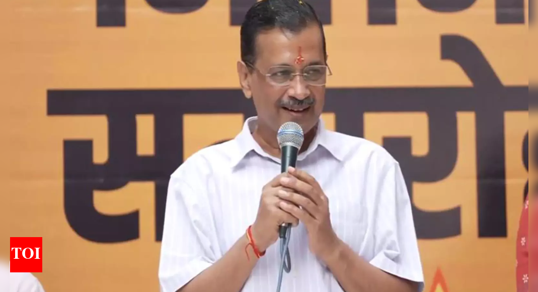 अरविंद केजरीवाल आप महिला विंग के दिवाली कार्यक्रम में शामिल हुए और धनतेरस पूजा की। भारत समाचार