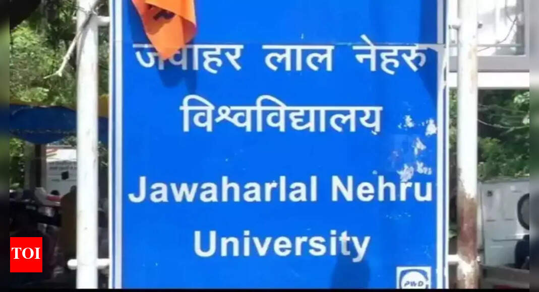 जेएनयू में विरोध प्रदर्शन हुआ हिंसक: एबीवीपी के खिलाफ मार्च के दौरान 28 छात्र गिरफ्तार और 6 पुलिस अधिकारी घायल