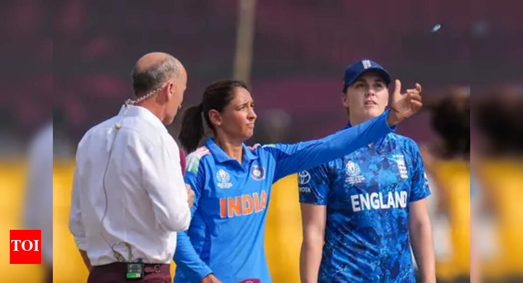 भारत बनाम इंग्लैंड लाइव स्कोर, महिला विश्व कप 2025: इंदौर में भारत बनाम इंग्लैंड के लिए रेणुका सिंह और क्रांति गौड़ ने स्थिति मजबूत रखी है