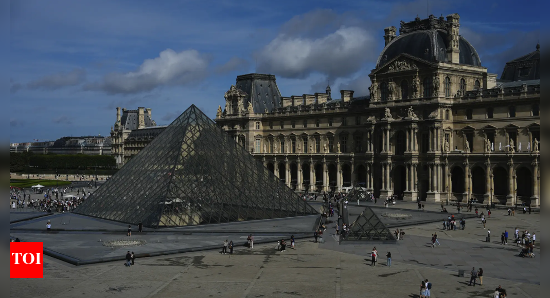 स्कूटर, चेनसॉ और चोरी के आभूषण: डकैती के बाद विश्व प्रसिद्ध लौवर संग्रहालय बंद हो गया – डकैती का नाटक कैसे सामने आया