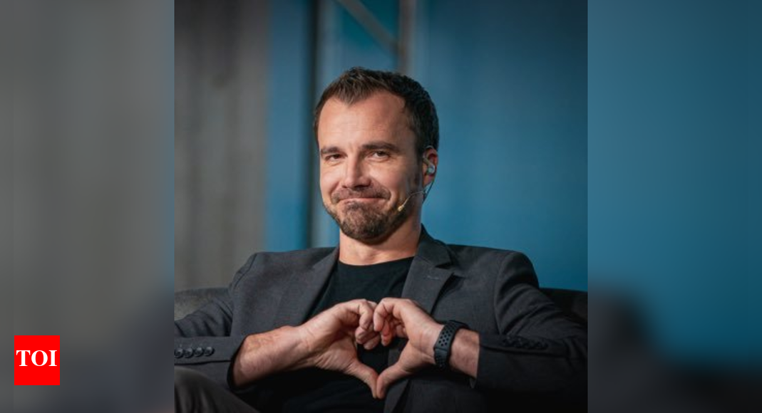 डैनी रेन्श कौन हैं? शतरंज का वह मास्टर जिसने अपने जुनून को करोड़ों डॉलर के व्यापारिक साम्राज्य में बदल दिया