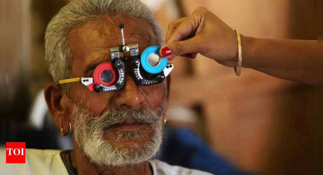 किसी दृश्य चमत्कार की आशा कर रहे हैं? क्रांतिकारी नेत्र प्रत्यारोपण अंधे रोगियों में पढ़ने की क्षमता बहाल करता है