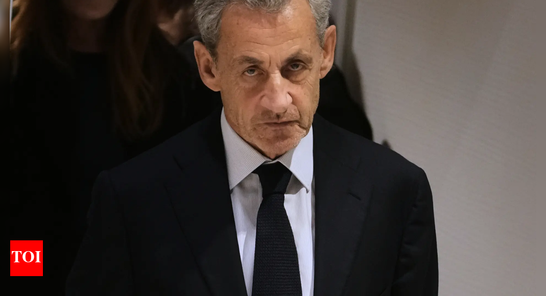 फ्रांस के पूर्व राष्ट्रपति सरकोजी मंगलवार को पांच साल की जेल की सजा काटेंगे।