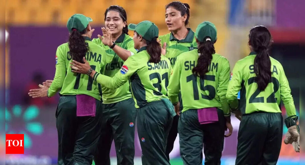 2.0 ओवर में दक्षिण अफ़्रीका महिला 6/1 | दक्षिण अफ्रीका बनाम पाकिस्तान लाइव स्कोर, महिला विश्व कप 2025: आउटफील्ड गीली होने के कारण मैच में देरी हुई