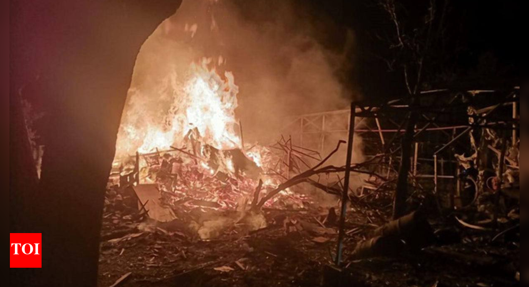 ‘बड़े पैमाने पर हमला’: रूसी हमलों ने उत्तरी यूक्रेन में बिजली काट दी; लगातार ड्रोन हमलों के कारण मरम्मत रोक दी गई।