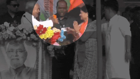 ‘गज़ब आदमी है’: नीतीश कुमार का अजीब माला वाला क्षण वायरल; तेजस्वी ने “स्वास्थ्य पर” हमला दोहराया | भारत समाचार