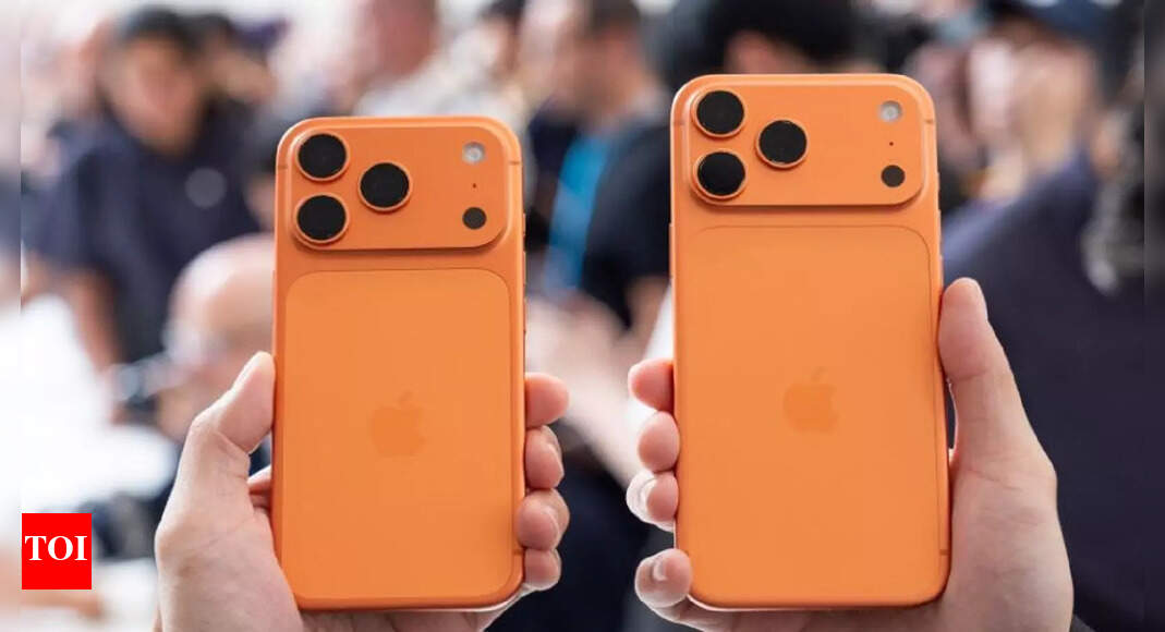 यूजर्स का दावा, iPhone 17 Pro मॉडल का रंग हुआ गुलाबी, ‘अनुचित सफाई’ हो सकती है वजह