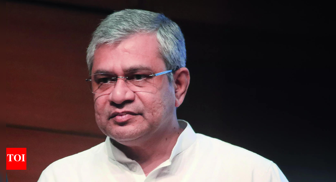 सरकार डीपफेक से बचाव के लिए कानून में संशोधन करने की योजना बना रही है | भारत समाचार