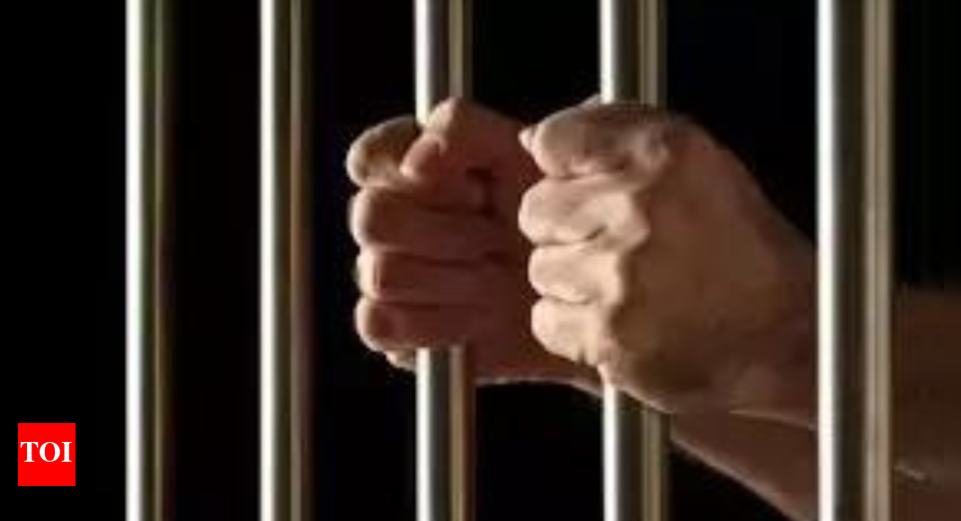 हसीना के शासन के दौरान ‘अत्याचारों’ के लिए पंद्रह सेवारत सैन्य अधिकारियों को जेल भेजा गया