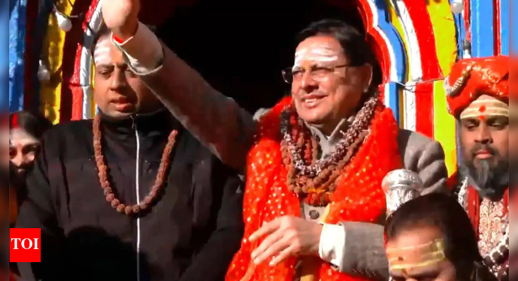 उत्तराखंड के मुख्यमंत्री पुष्कर सिंह धामी ने शीतकालीन लॉकडाउन से पहले केदारनाथ मंदिर में पूजा-अर्चना की | भारत समाचार