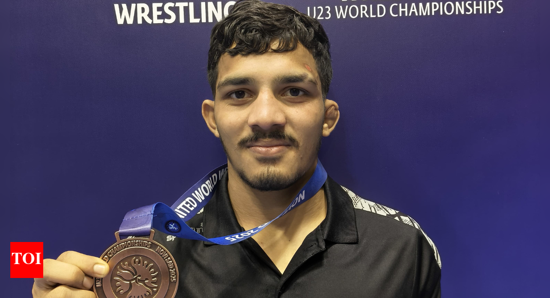 विश्वजीत मोरे ने अंडर-23 विश्व कप में लगातार कांस्य पदक जीतकर कोल्हापुर की समृद्ध कुश्ती विरासत को जारी रखा | अधिक खेल समाचार