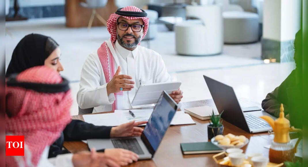 सऊदी अरब ने सभी कर्मचारियों के लिए अनिवार्य फिटनेस परीक्षण शुरू किया: आपके लिए इसका क्या मतलब है