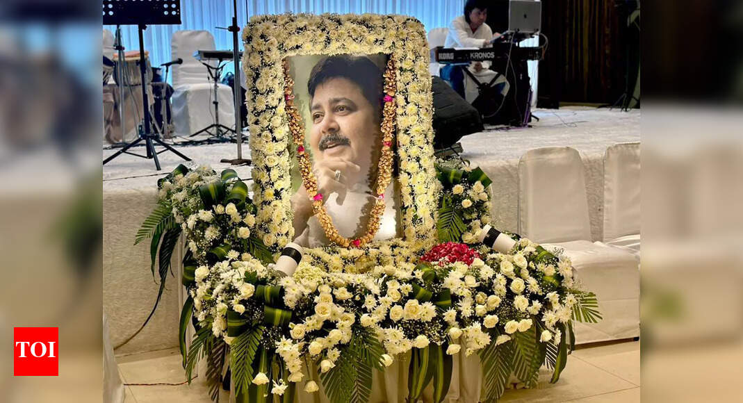 सतीश शाह प्रार्थना सभा: शत्रुघ्न सिन्हा, डेविड धवन, पूनम ढिल्लन, रजा मुराद और अन्य हस्तियां शामिल हुईं।