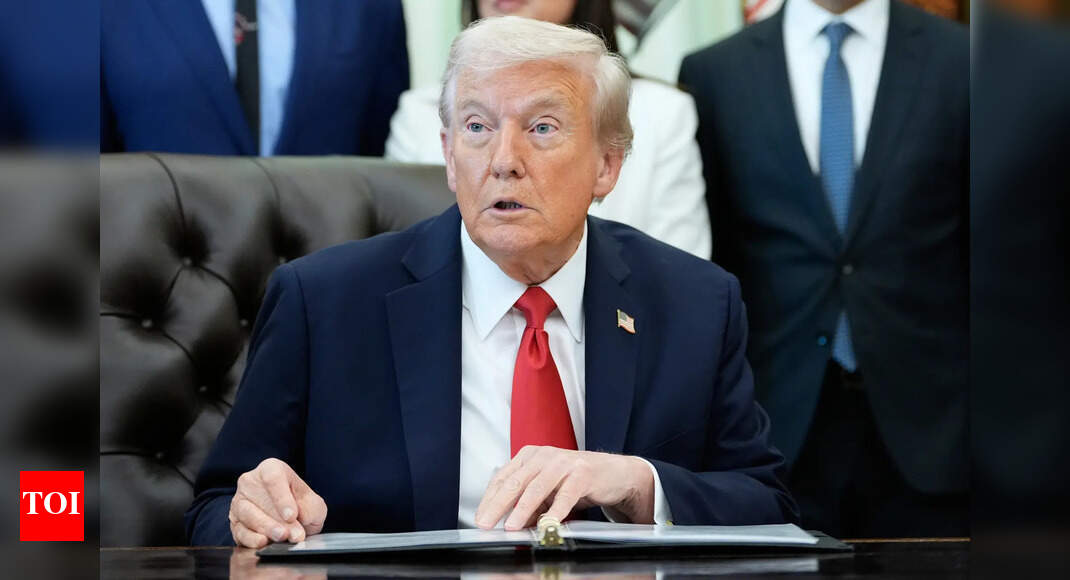 ट्रम्प की DEI कार्रवाई ने TRIO कार्यक्रमों को बंद करने के लिए मजबूर किया: यहां बताया गया है कि हजारों छात्र कैसे प्रभावित हुए हैं