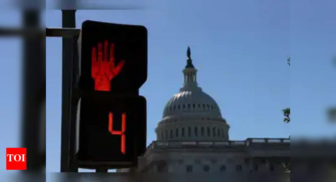 ‘मुझे नहीं पता कि लोग कितने समय तक टिके रह पाएंगे’: अमेरिकी सरकार का शटडाउन जारी; संघीय कर्मचारी अधिक प्रभावित महसूस करते हैं