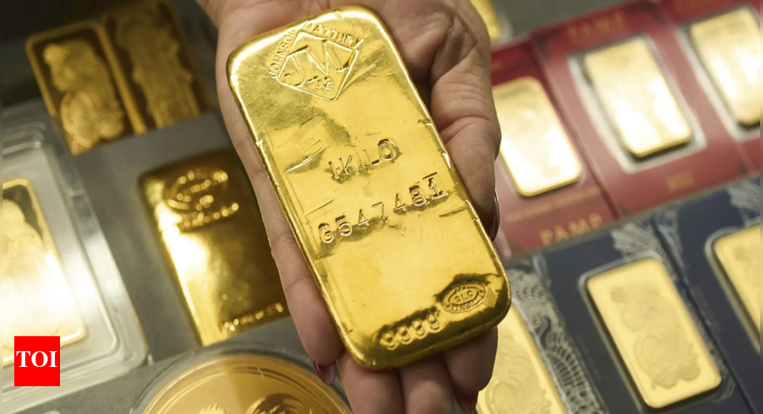 यूएई: दिवाली की रिकॉर्ड कीमत के बाद दुबई में 24 कैरेट सोने की कीमतें Dh500 प्रति ग्राम से नीचे आ गईं विश्व समाचार