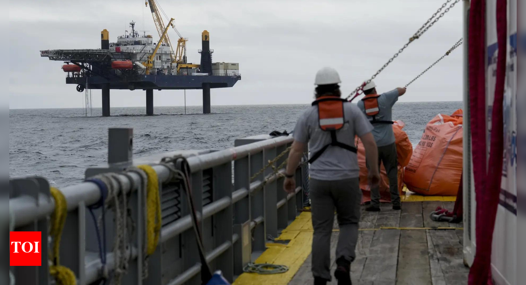 उत्तरी सागर में समस्याएँ? ऋण संकट के बीच पेट्रोफैक प्रशासन के लिए दौड़ा; 2,000 नौकरियाँ ख़तरे में