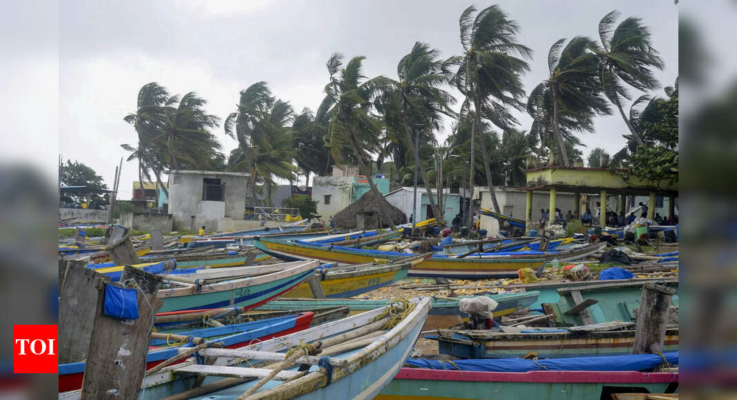 ‘मोन्था’ ने आंध्र पर हमला किया और ओडिशा में हमला किया: 1 की मौत, हजारों को निकाला गया | भारत समाचार