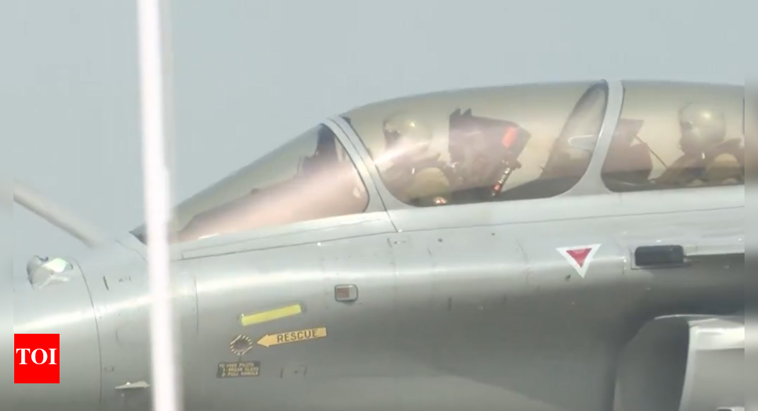 ‘ऐतिहासिक उड़ान’: राष्ट्रपति मुर्मू ने अंबाला में राफेल उड़ान भरी – देखें | भारत समाचार