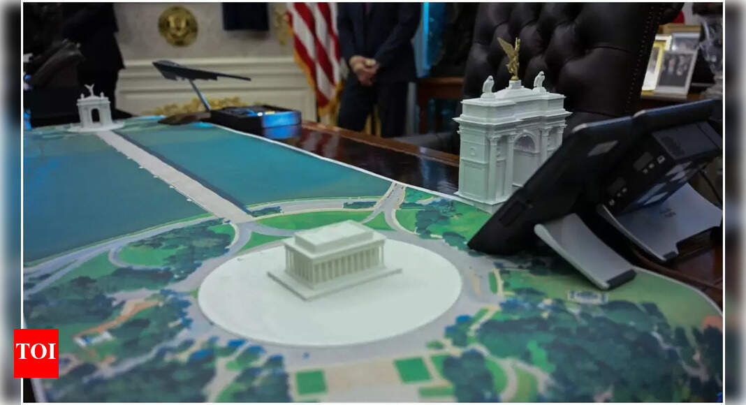 ट्रम्प ने बॉलरूम सहित निर्माण परियोजनाओं की समीक्षा करने वाले ललित कला बोर्ड को बर्खास्त कर दिया – रिपोर्ट