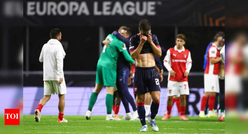 खिलाड़ियों पर नस्लवादी नारे के बाद यूईएफए ने क्लब प्रशंसकों को निलंबित कर दिया; 64 लाख रुपये जुर्माना भरने को मजबूर | फुटबॉल समाचार