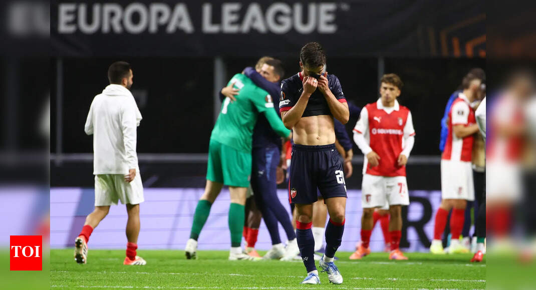 खिलाड़ियों पर नस्लवादी नारे के बाद यूईएफए ने क्लब प्रशंसकों को निलंबित कर दिया; 64 लाख रुपये जुर्माना भरने को मजबूर | फुटबॉल समाचार