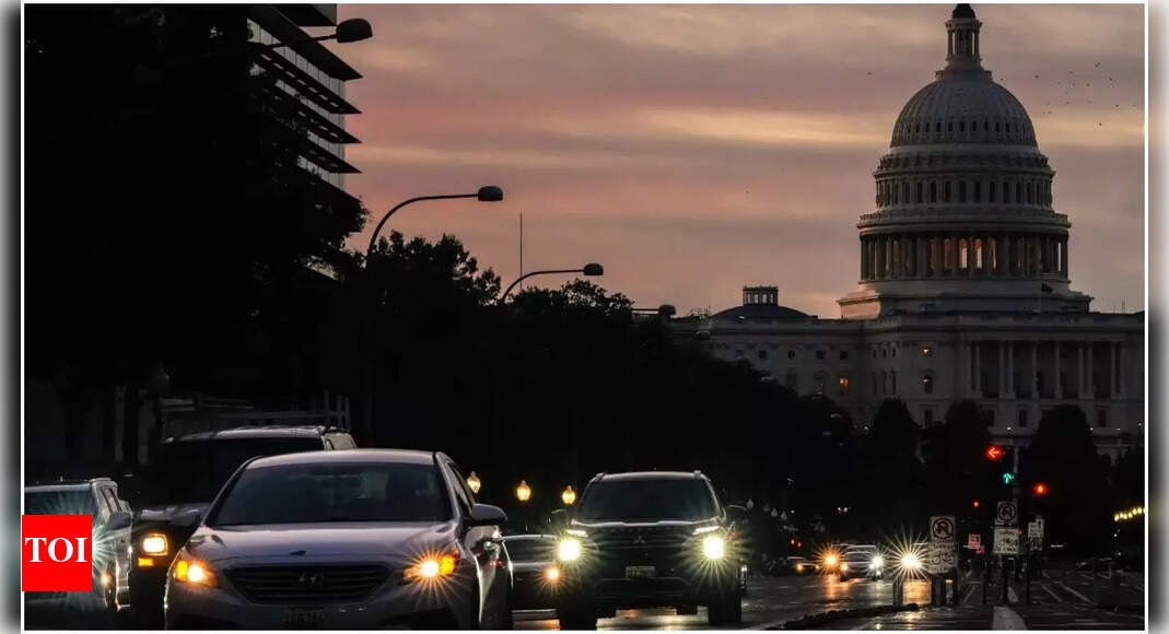 अमेरिकी शटडाउन: स्नैप समाप्त होने वाला है, अवैतनिक सैनिकों, अभिभूत खाद्य बैंक – यदि बासी जारी रहती है तो क्या होगा?