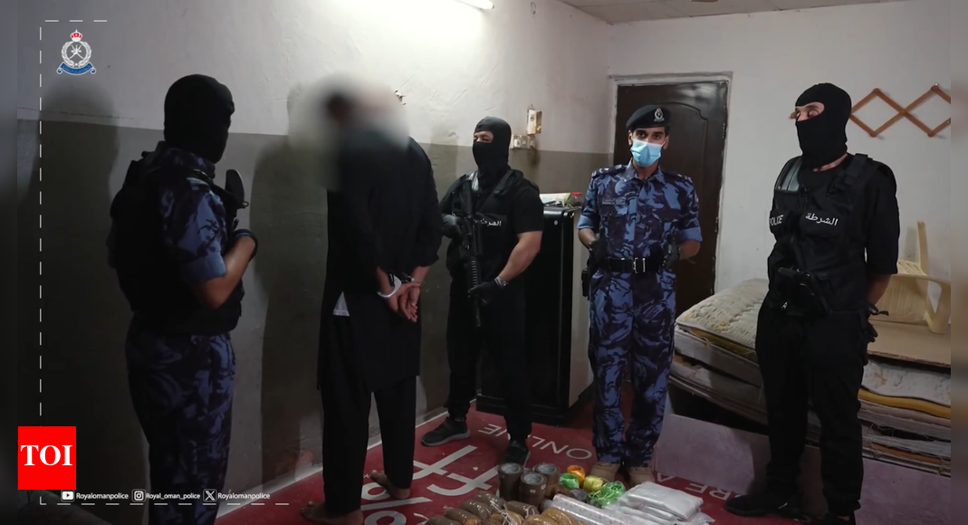 रॉयल ओमान पुलिस ने एक प्रमुख अंतरराष्ट्रीय मादक पदार्थ तस्करी नेटवर्क को ध्वस्त कर दिया | विश्व समाचार