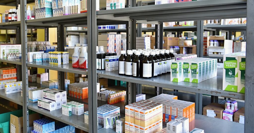 कर्नाटक में मेडप्लस हेल्थ स्टोर का दवा लाइसेंस निलंबित