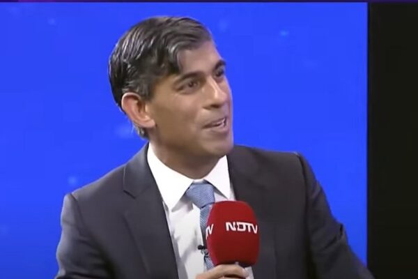 ऋषि सुनक ने ब्रिटेन में भारतीय प्रवासियों की उपलब्धियों और अपने राजनीतिक करियर में नारायण मूर्ति की भूमिका की प्रशंसा की