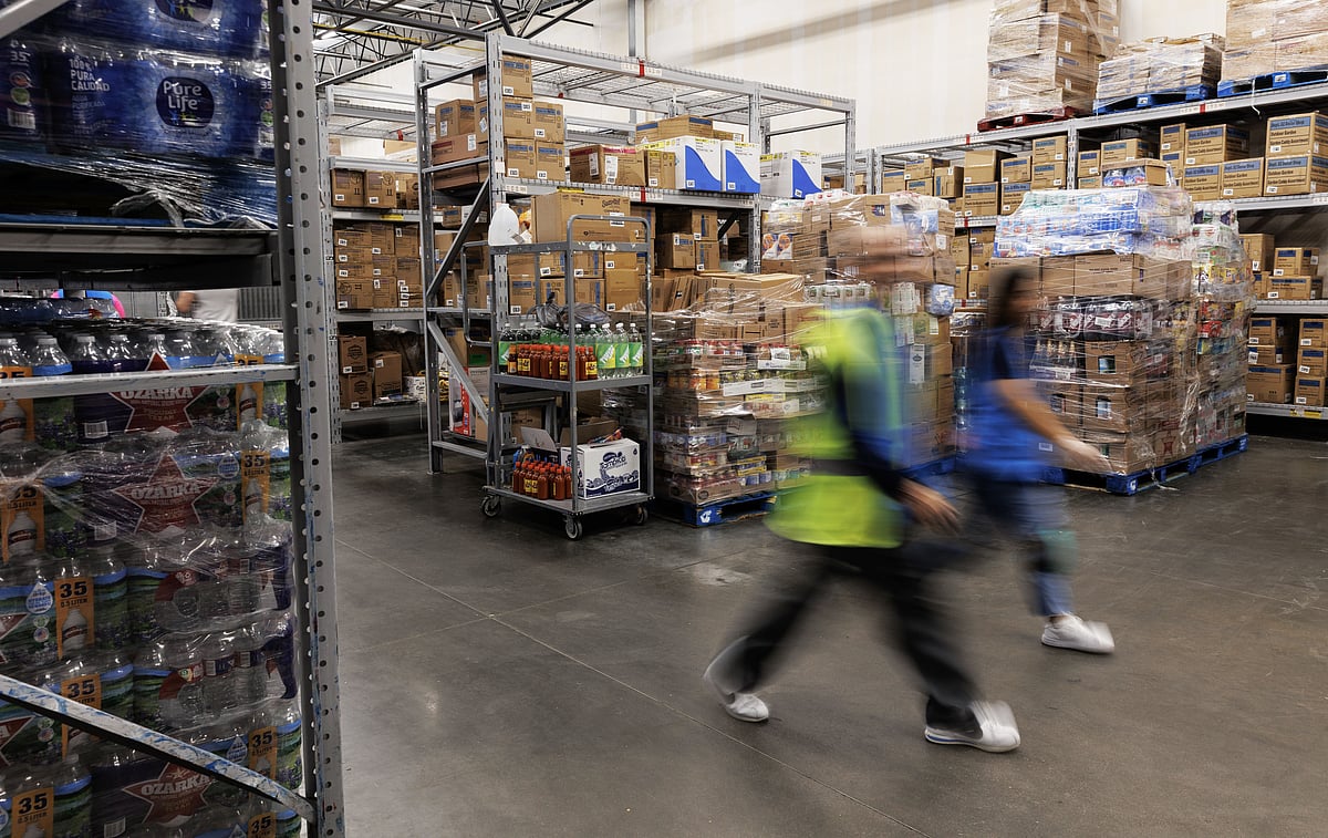 वॉलमार्ट ने एच-1बी वीजा की जरूरत वाले उम्मीदवारों के लिए नौकरी की पेशकश निलंबित कर दी है