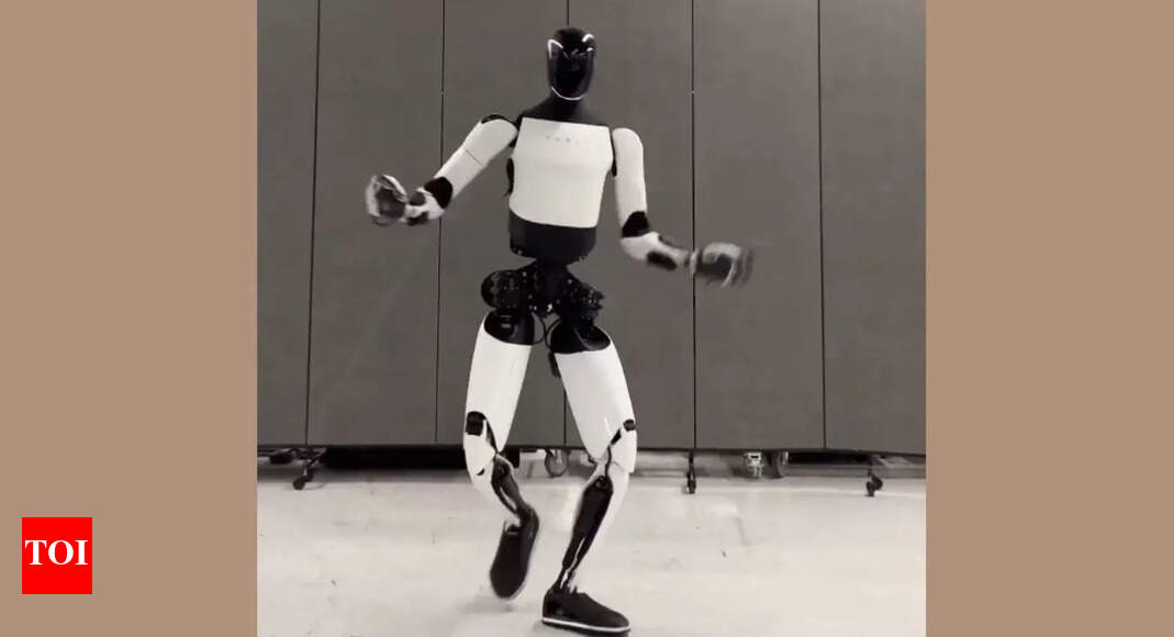 ‘माइक्रोस्कोप के नीचे लैब चूहा’: टेस्ला कार्यकर्ता प्रशिक्षण दे रहे हैं जिसके बारे में एलन मस्क का दावा है कि यह ‘अब तक का सबसे महान उत्पाद’ है।