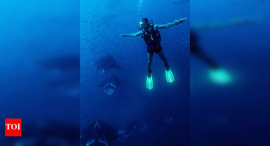 मालदीव में मिलिंद सोमन की रोमांचक प्री-बर्थडे स्काइडाइविंग और अंडरवाटर एडवेंचर |